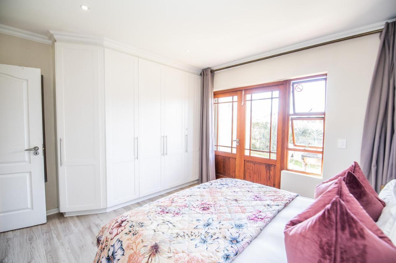 Six Whale Rock Gardens With Back Up Power For Load Shedding Apartment Plettenberg Bay Exterior photo